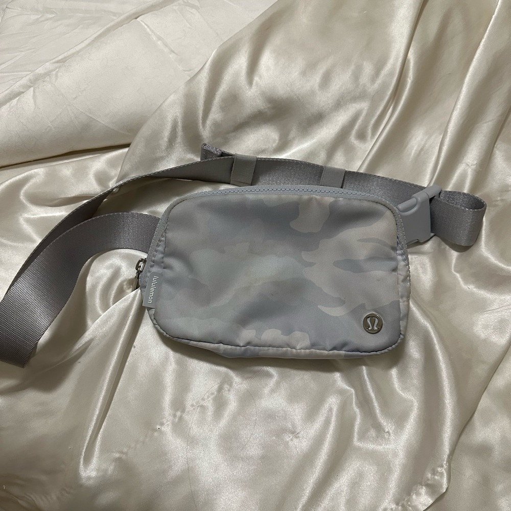 Lululemon Everywhere Belt Bag - white camo color